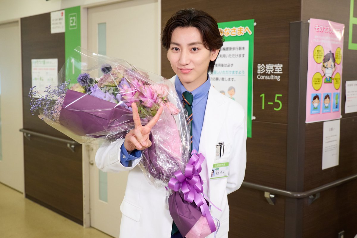 10kaikitte_ntv's tweet photo. ⋰
志尊淳さん、京本大我さん
矢柴俊博さん、松岡卓弥さん、田辺誠一さん
クランクアップ💐
⋱

志尊💬
皆さんが支えてくださって
撮り終えることができ
待ってくださっているファンの⼈たちに
届けることができて
感謝の気持ちでいっぱい

詳細はこちらから🌷
https://t.co/uVcJKeICrf

#日ドラ10回切って
10回切って倒れない木はない
【最終回】𝟼/𝟷𝟺(日)よる𝟷𝟶:𝟹𝟶