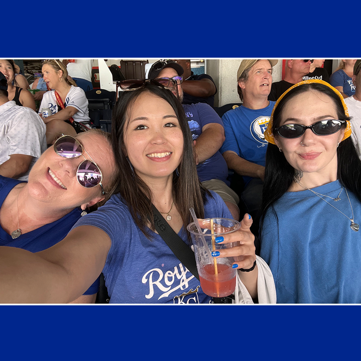 JohnAMarshallCo's tweet photo. ⚾📷 Our KC team had a blast at our annual JAMCO Day at the K! Great BBQ from Jack Stack, cold drinks, and an afternoon cheering on the
@Royals
made for a memorable day. Even a 2+ hour rain delay (with no rain 📷#LifeAtJAMCO #KansasCity #KCRoyals https://t.co/uG2xMckORw