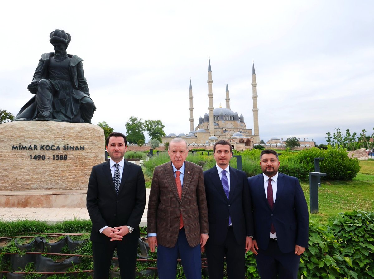 vahitatalan's tweet photo. Cumhurbaşkanımız Sayın @RTErdogan ile Selimiye Camii Şerifi hatırası...

📍 Edirne https://t.co/1GecFYD413