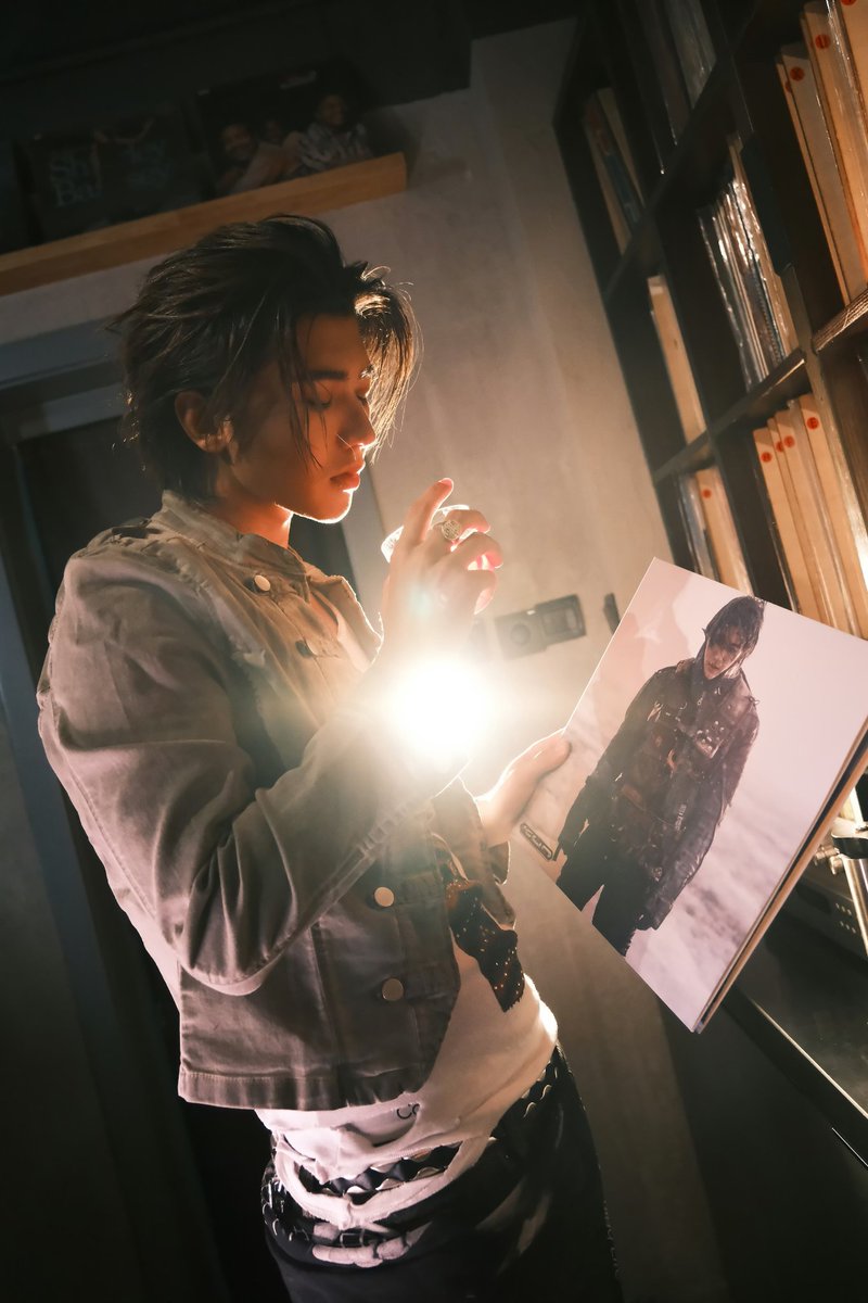 MeiIkun's tweet photo. KUNのアルバムのパッケージ(アナログ盤&CDプレーヤー)の実物のお披露目です!高級感すごい!7月の発送今から待ち遠しい🫠
KUN physical album
#KUN #physicalalbum
#singer #songwriter #CPop #music
#蔡徐坤 #CaiXukun
@kun_officialx
実物写真cr:weibo https://t.co/HI2fPk8S6N