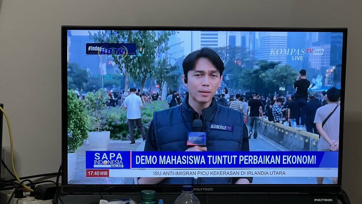 txtharihariWNI's tweet photo. CUMA KOMPAS TV , YA CUMA KOMPAS!!

Salut dan keren😁
Media lokal yang lain pada sibuk ngapain ya guys?🤡

sc:threadsaryobiimo_ https://t.co/vWA5ZZjgxz