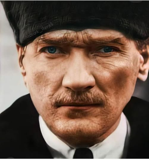 iffettturearkan's tweet photo. Dünyanın En Büyük Komutanı ve Devrimcisi Atatürk'tür. 🇹🇷💙 https://t.co/hhfxNujA8E