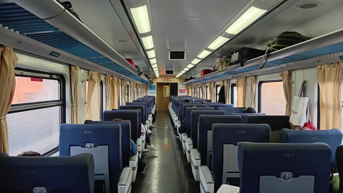 TrenesGenerales's tweet photo. ℹ️ A partir del 17 de junio, el tren a Bragado incorporará un coche para que puedan viajar pasajeros desde Once hasta Haedo, Moreno y viceversa. 

Por $2.600, los usuarios del oeste podrán viajar en un tren con asientos cómodos, aire acondicionado, baño y kiosco. https://t.co/70MuVYAf5m