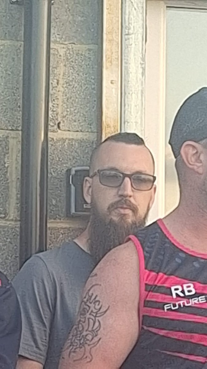 benclay100's tweet photo. Just seen temu version of @beardmeatsfood https://t.co/sFrxRWjH55