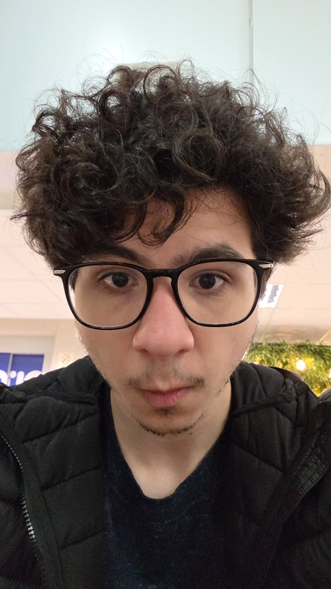 iSlimClick's tweet photo. Sexta à noite condenado a assistir aula até 22:40. https://t.co/2rxd7eDDhD
