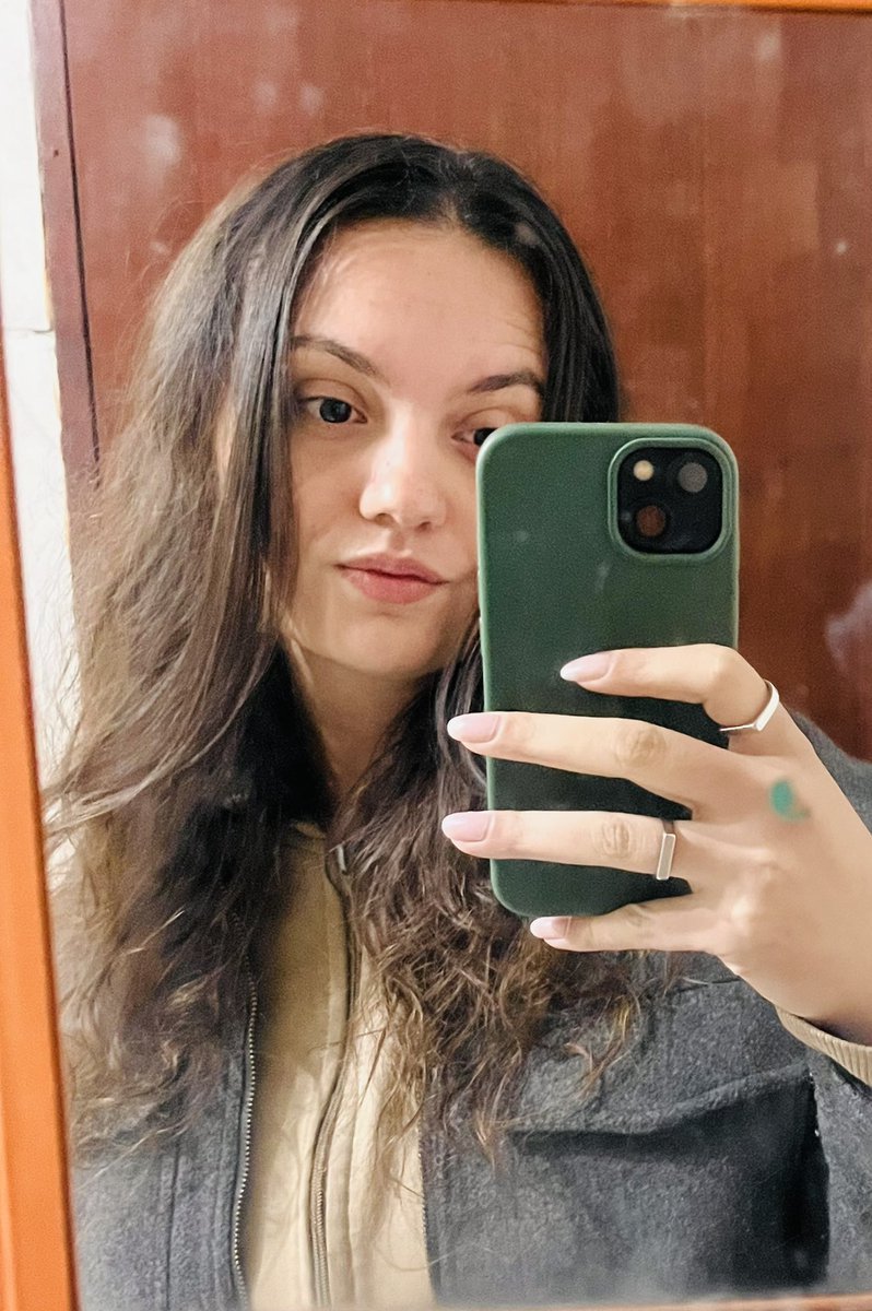 syrebr's tweet photo. outra coisa que eu queria falar…. eu to muito bonita ultimamente. 

tipo, acabada, sem dormir, sem make, sem filtro 

vsf linda https://t.co/iveUSvzdMp