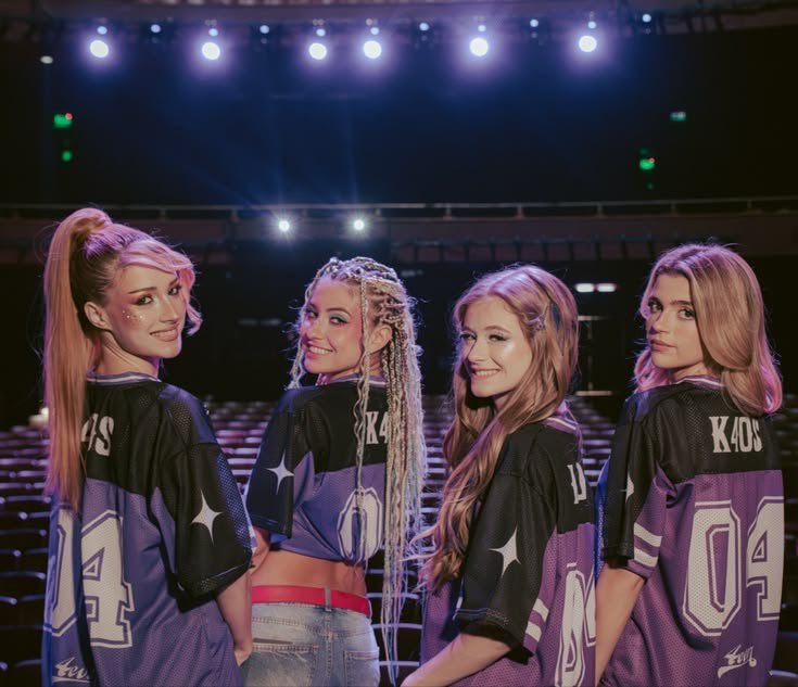 TtuutiK4_'s tweet photo. Holuuu soy Tutii tengo 18(🇦🇷) conocí a las chicas en 2024 
Mi bias es Tau pero tambien ine y mis  canciones favoritas son: hacer historia y censura 
#INTEGRACIONK4OTICA https://t.co/tpykHqJQ8I