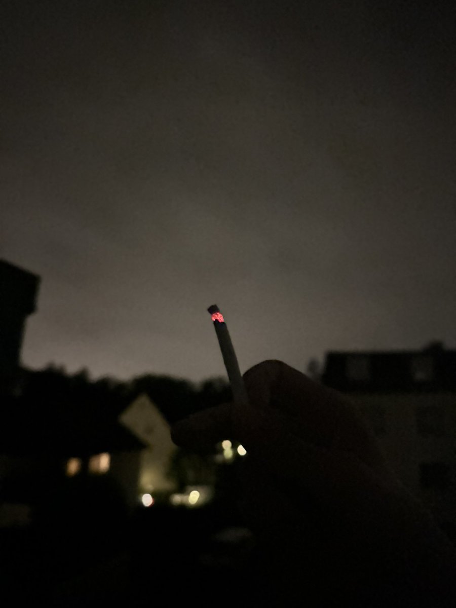 D4RKTE4RS's tweet photo. midnight cigarette https://t.co/320ExqL3s7