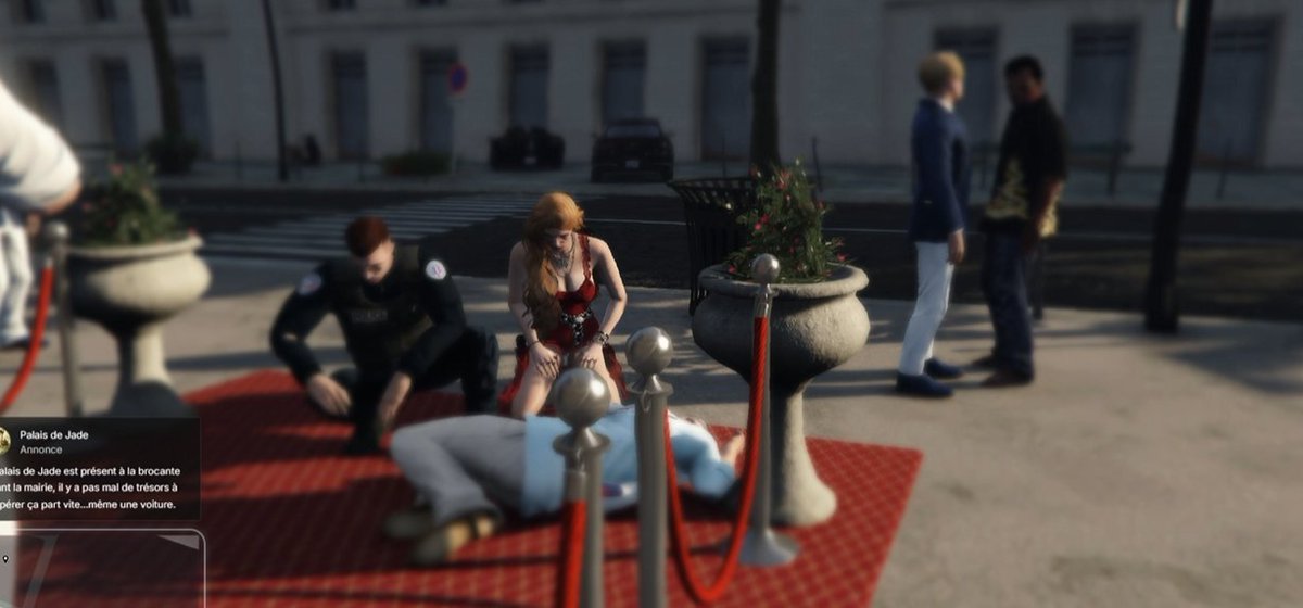 Grand_FanRP's tweet photo. Lefevre s'est effondré alors qu'il était au resto "Le Céleste" avec sa fille. Il semblerait qu'il ait été drogué ou empoisonné en buvant du vin, des analyses sont en cours.  

De plus Alix a reçu ce sms "vous direz à votre père qu'il fasse attention : le blanc, ça tache" https://t.co/xEvszoNSLB