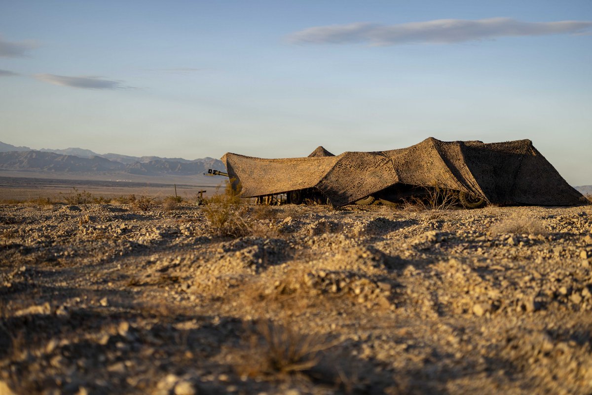 USMC's tweet photo. #Marines assigned to the 13th Marine Expeditionary Unit take part in a unit-level training at @MCAGCC29Palms, California.

Unit-level training allows the artillery battery to hone fundamental skills and fire-direction procedures, forging a lethal and cohesive team prepared to provide critical fire support for the 13th MEU during complex and austere operations.

#USMC #MEU #Artillery