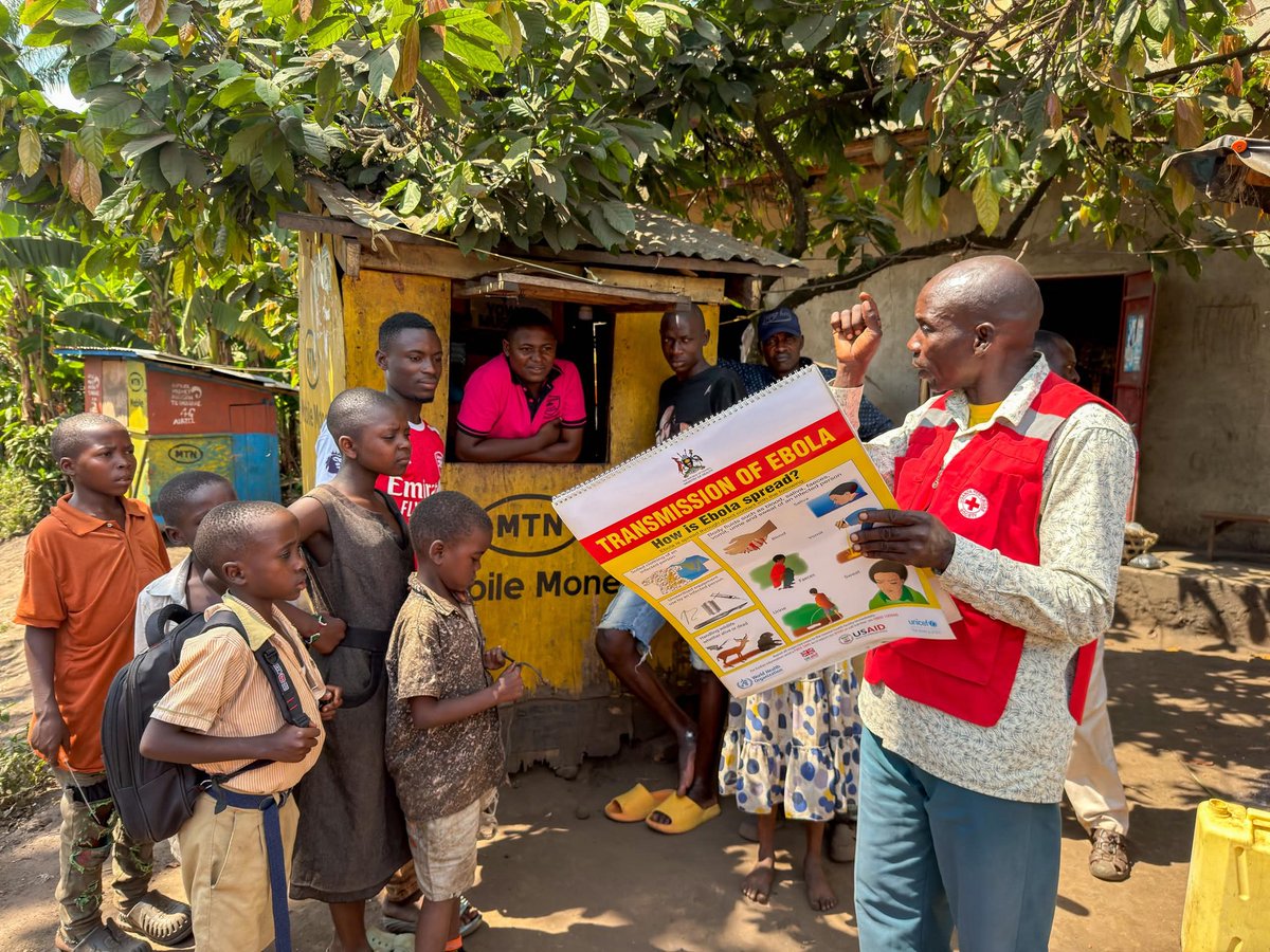 UgandaRedCross's tweet photo. 🎒 Cross-border movement of children from the Democratic Republic of Congo (DRC) to Uganda to access education services is common in border communities.

🏘️ Many children who cross through border points are members of communities residing on the Ugandan side.

🤝 Volunteers from the Uganda Red Cross Society conduct community outreach activities, delivering 🦠 Ebola risk communication and prevention messages while engaging children and families to strengthen awareness and promote protective behaviors.

❤️ You can partner with us to further strengthen community-level interventions and help protect vulnerable communities.

📞 For more information:
Call: 0774 382 583
📧 Email: sgurcs@redcrossug.org

💝 Support our efforts through a donation:
🌐 https://t.co/SwdbeRXeFF

#EbolaResponseUG2026
@UNICEFUganda @ifrc @IFRC_DREF @IFRCAfrica @MinofHealthUG