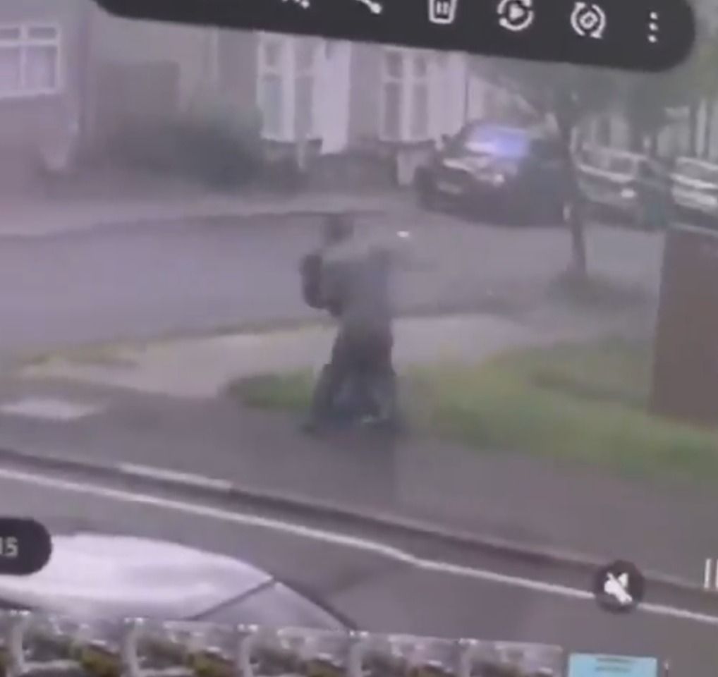 PolitlcsUK's tweet photo. 🚨 NEW: A man has been arrested after allegedly stabbing a teenage girl in the back of the neck in Burnley https://t.co/LUlngehQd7