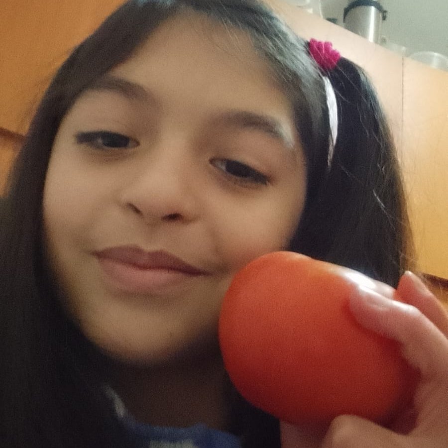 n_efecto's tweet photo. ¡Holi holi comunidad! soy Javiera y apoyo a equipo rojo #EfectoN https://t.co/7YOmb4eHIi
