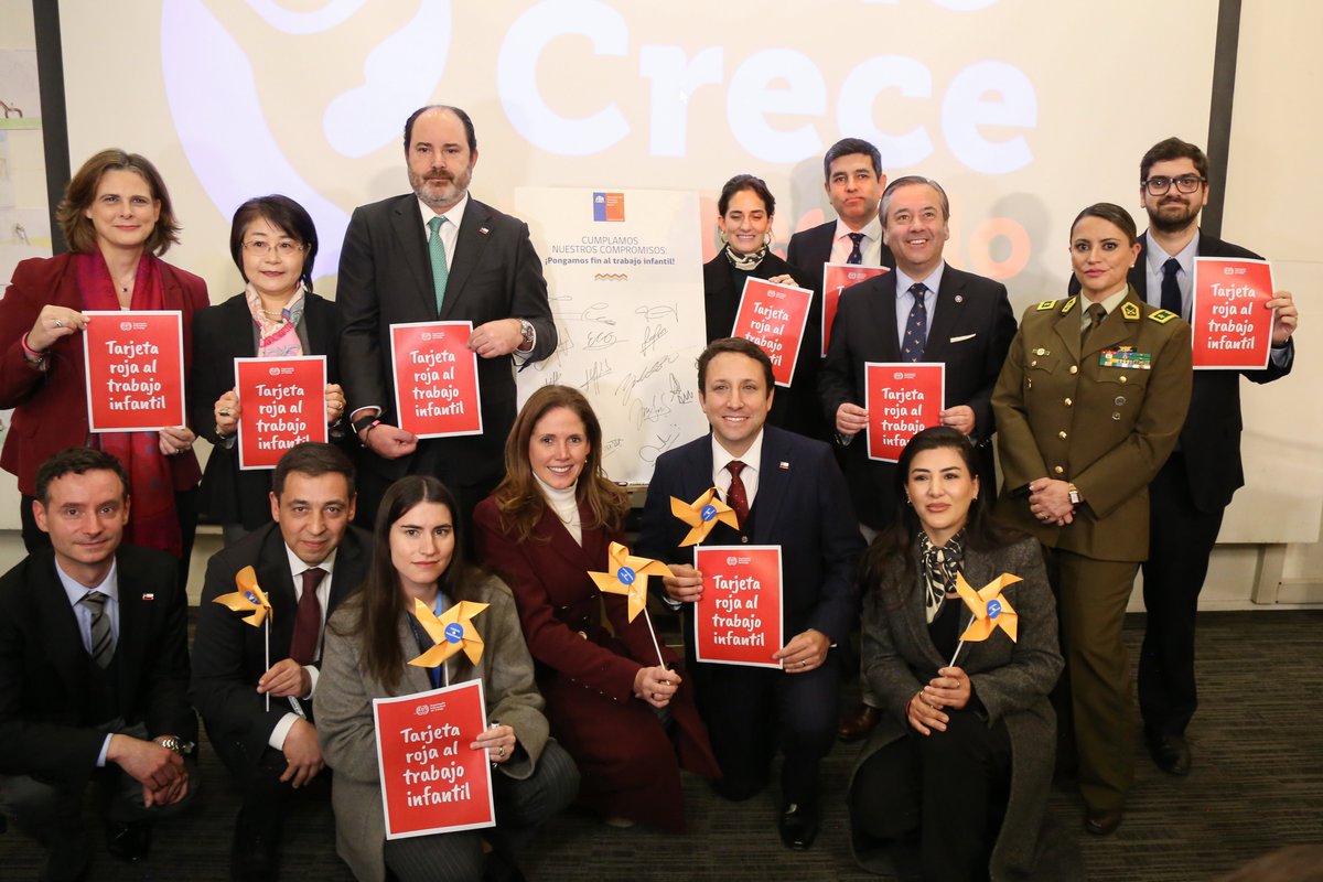 SubsecTrabajo's tweet photo. En el Día Mundial contra el Trabajo Infantil reafirmamos nuestro compromiso con la protección de los derechos de niños, niñas y adolescentes.

Seguimos avanzando, con diálogo y colaboración, hacia un Chile libre de trabajo infantil. #ChileCreceProtegido https://t.co/i6BUmDam79