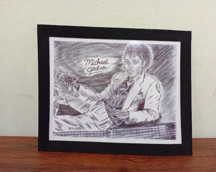 RabiosPerro's tweet photo. Por aquí ya con su marco el dibujo de "Michael Jackson" a la venta! En 150 pesos. Recuerda que puedes Solicitar  algún dibujo en especial, de algún artista, de tu banda, algún tema que te agrade,  etc. Saludos, las mejores vibraciones! https://t.co/y8akAGPkzE