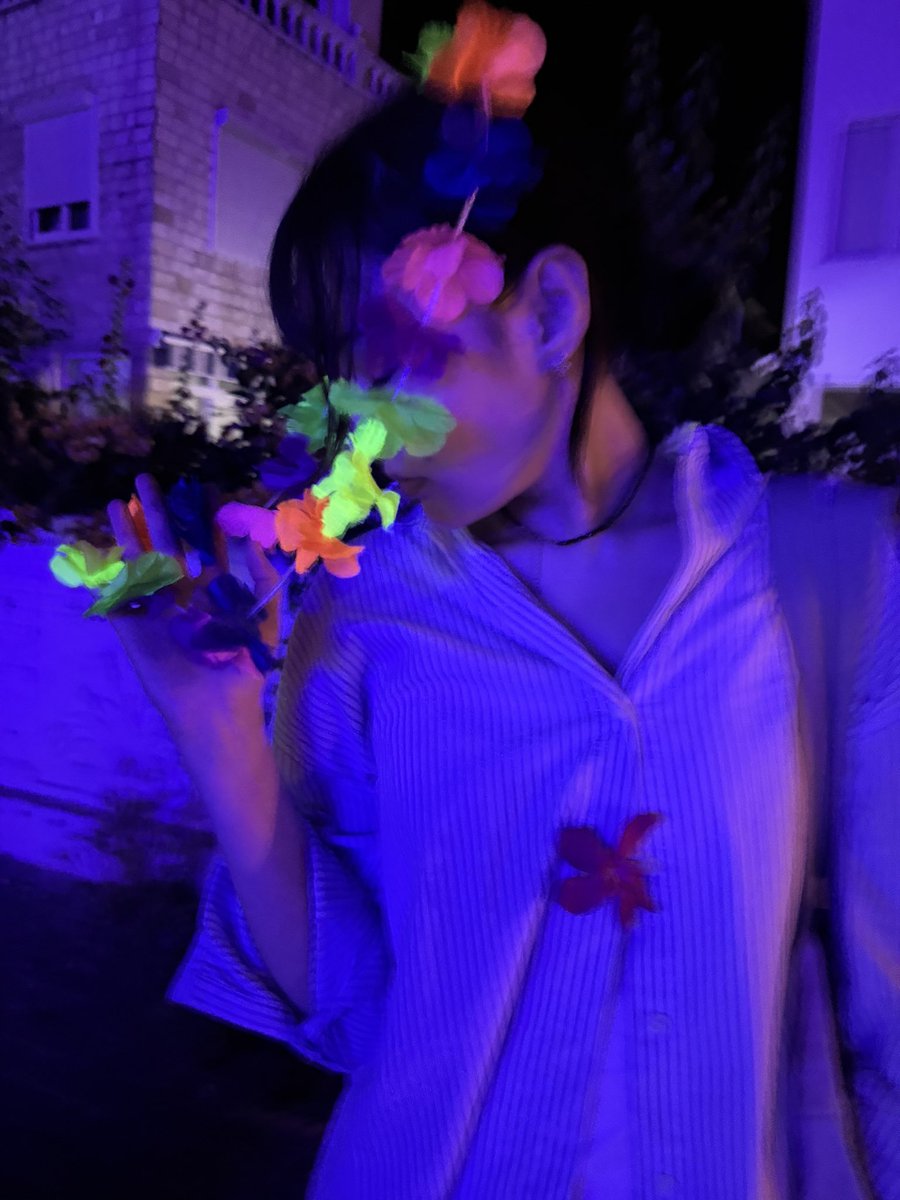 issuesha's tweet photo. Неон https://t.co/iEgalQm5jM