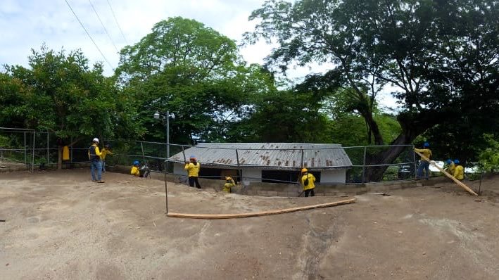 ElMetroDigital's tweet photo. #Nacionales MOP inicia reparación de muro colapsado en centro escolar de Chiltiupán
https://t.co/50GLudvMzW
#LluviasSV #Chiltupán https://t.co/kbTR2fvLEQ