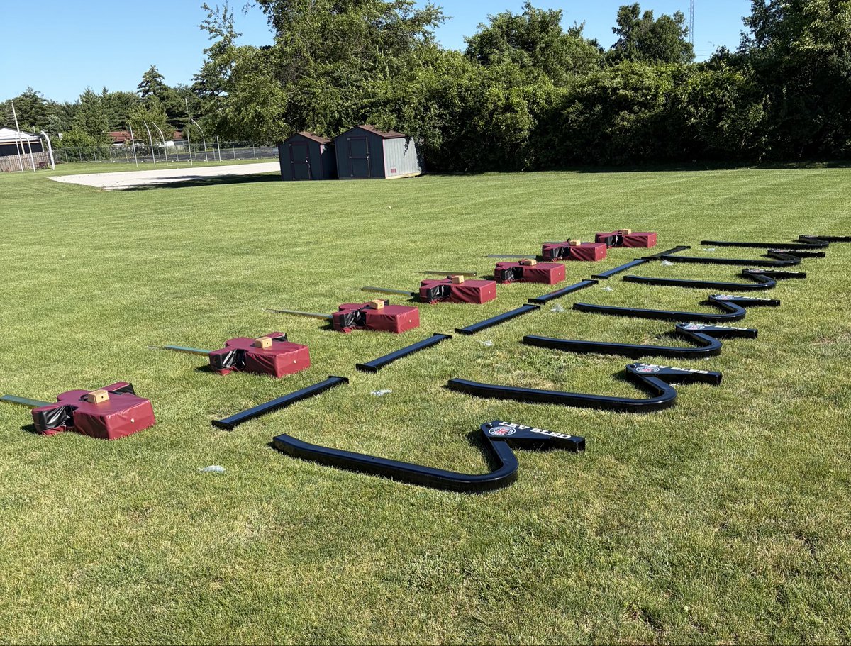 RussMann09's tweet photo. Where else would you rather be?! 

Have always loved building things 😍 and we all should know by now, sleds belong on the grass 🤤!! 

Need me the next two hours, you know where I’ll be 😁. https://t.co/hMaIXQo69q