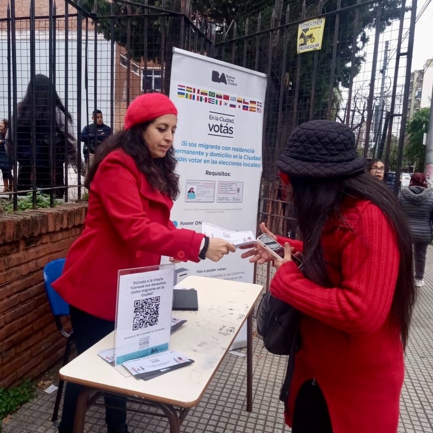 asuntosba's tweet photo. Más de 25.000 personas participaron este domingo de las elecciones de Perú en la Ciudad. 🗳️

Acompañamos esta importante jornada democrática brindando colaboración en infraestructura y seguridad para un país hermano. https://t.co/Lyo0wfwq75