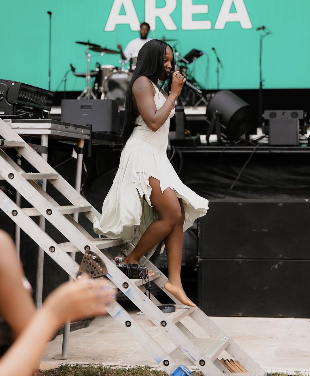 rachelfrupdate's tweet photo. Rachel Chinouriri au @GovBallNYC il y a quelques jours 🤍 https://t.co/3qOLKDJSay