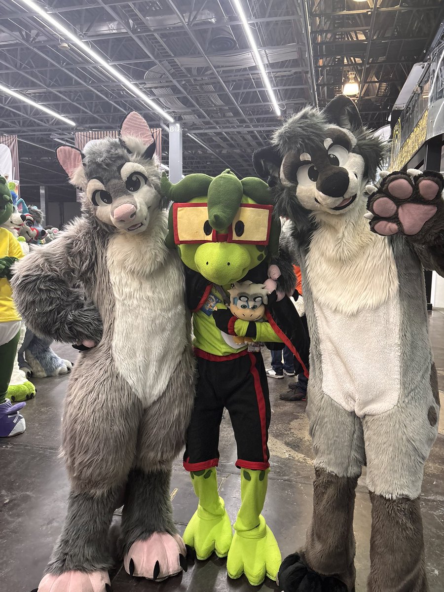 RHYZINGShadow's tweet photo. Kyle! Look! It's @Yuri_Confuror and @Raucous_Raccoon! Oh wait, am I squeezing you too hard? My bad kiddo...

#FursuitFriday #Confuror

It was an honor meeting them at Confuror last year! I'm looking forward to seeing them again this year! https://t.co/OSd7jNdRiF