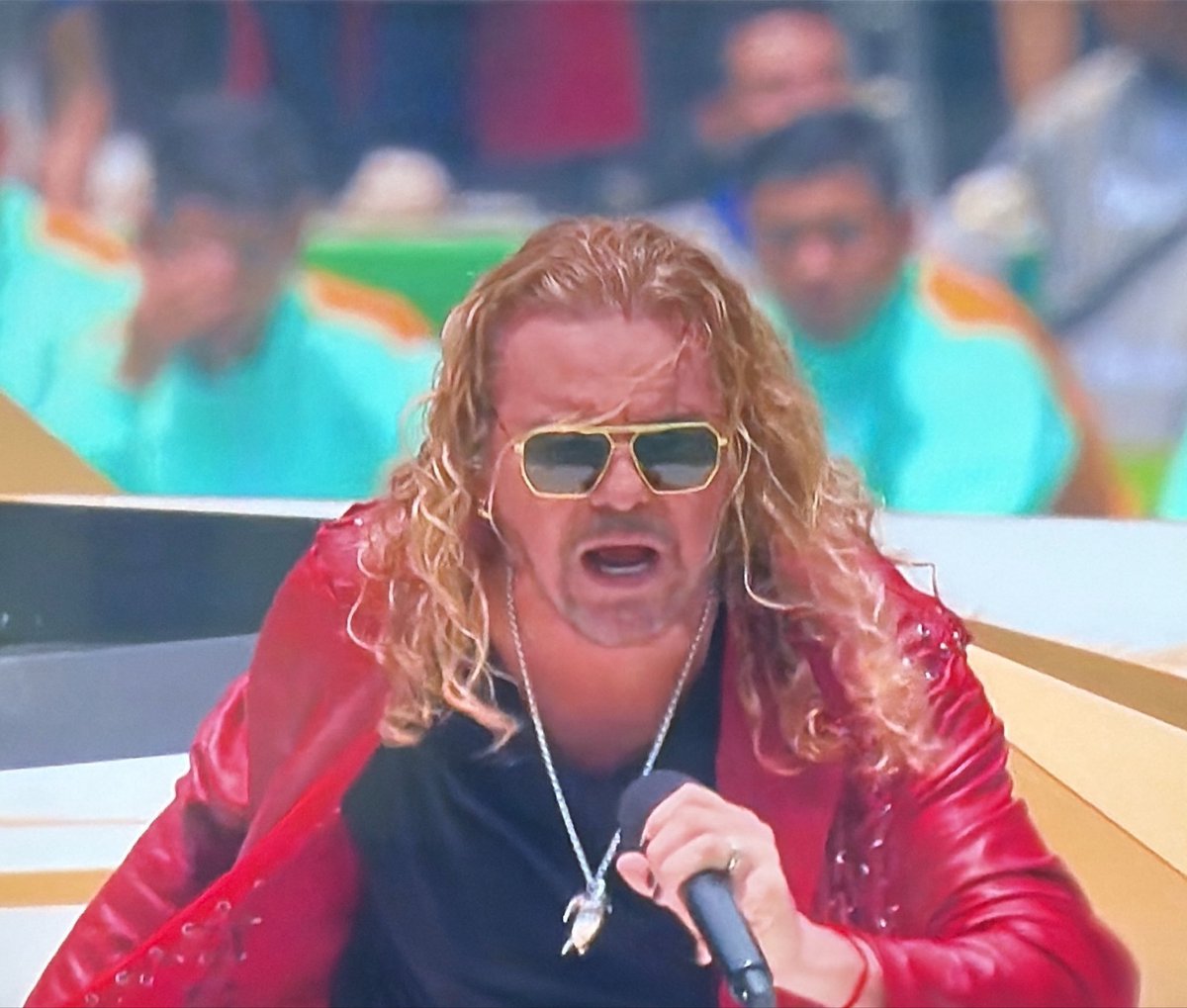 sujalberto's tweet photo. Y que "no es Shakira", claro que es Shakira! https://t.co/j4DfZkIX8q