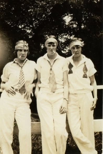 fakehistoryhunt's tweet photo. These 20s dames are not taking any of your nonsense. https://t.co/X8sie41brx