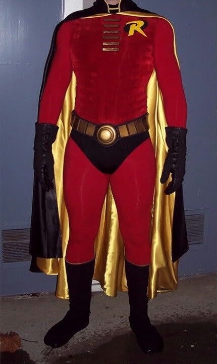 877One's tweet photo. @akachi_is @kittischmitti Party city costumes no but if the suit and the texture fit the world it’s in it’s perfectly fine. The robin suit and kick-ass suit are prime examples they can work looking like that depending on the fabric texture and the world design even if they’re slightly upgraded https://t.co/2VsX4hXdJ0