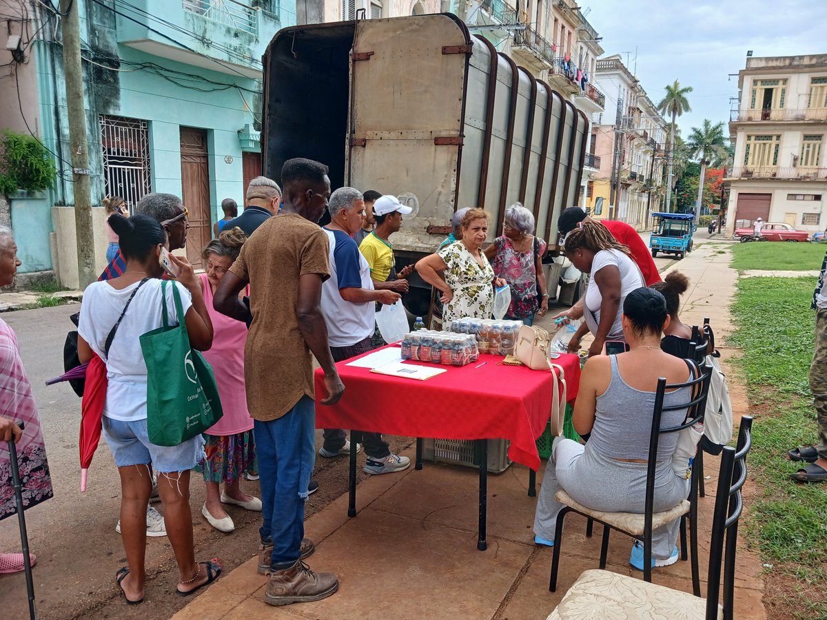 ECHAgroA's tweet photo. La Empresa Carnica Habana estuvo presente en el Parque Aguirre hoy vendiendo picadillo condimentado y otros productos de la Industria. Todo con una buena aceptación de la comunidad. 
#AgroalimPorCuba
@IdalbertoRH
@ECHAgroA
@IBocalandro
@grupo_agroalim
@MatechVila
@AlbertoLopezcu https://t.co/hffRNc6rZz