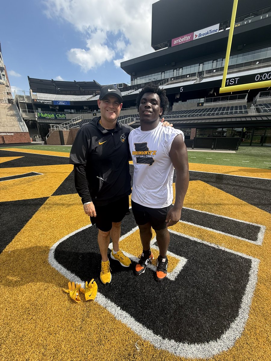 Brayhl19Hill's tweet photo. Had a great time at mizzou thanks for me being a familiar face to you guys thank you @NastyWideOuts @CoachYounger14 @coachbrianearly @TigerFootball_ @DevyonLomax https://t.co/A3HQO5oYss