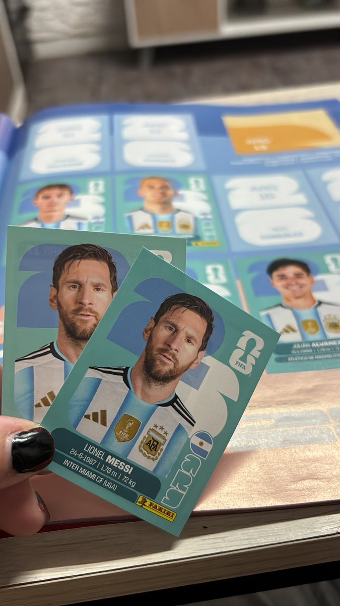 BYEspos_'s tweet photo. Me falta la mitad del equipo pero tengo a Messi repetido así que no me importa https://t.co/AqpTPuBB6r