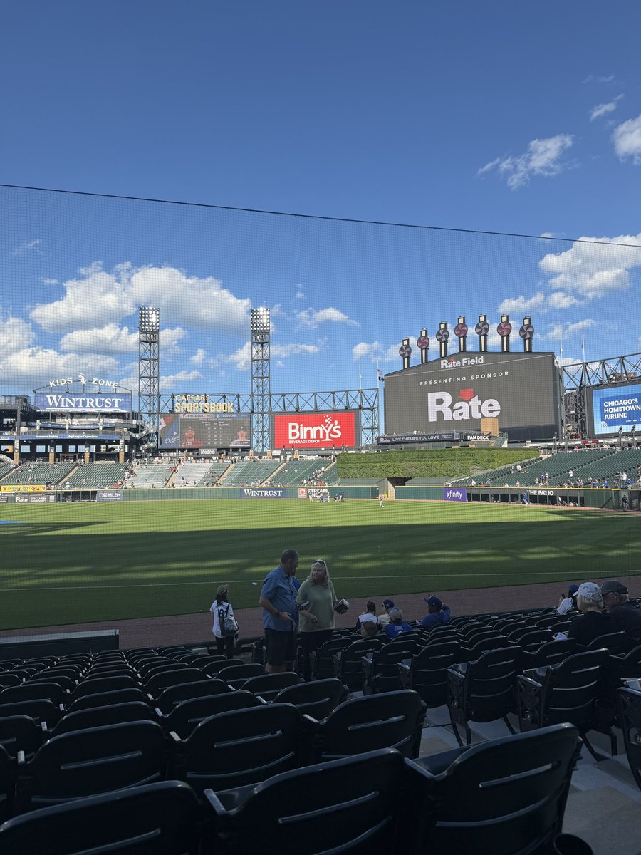 iim0508's tweet photo. 初のMLB観戦にやってきたよ〜🇺🇸⚾️
ホワイトソックスvsドジャース📍Rate Field✨️ https://t.co/MhKDDllk4F