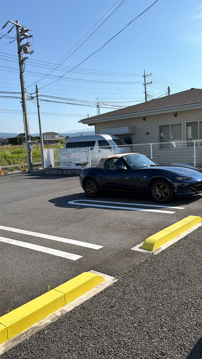 endoh_P's tweet photo. なんかかっこいい車停まってる！ https://t.co/lyFot6I56o
