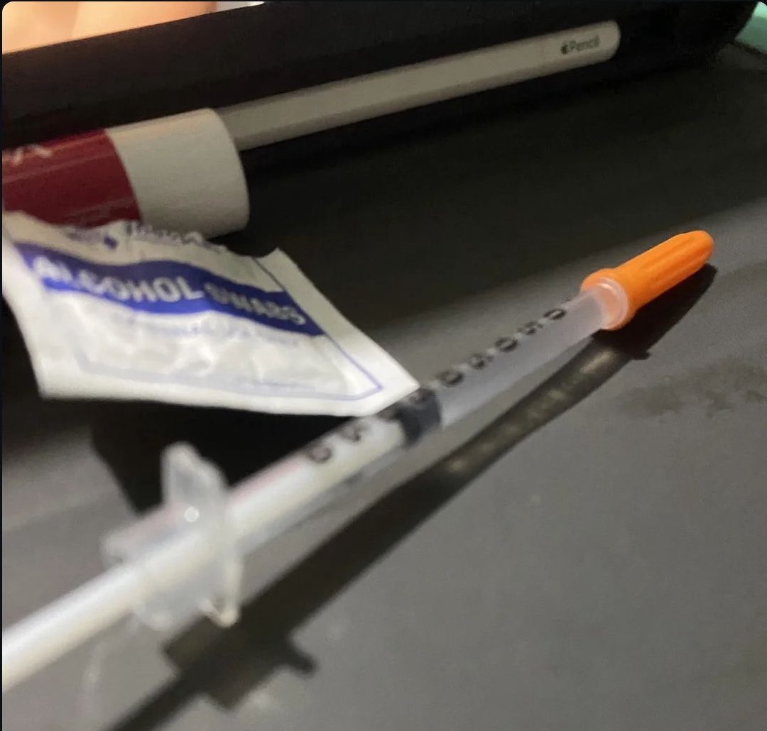 Maayacd's tweet photo. work essential
be shooting in a few #drugs #drugstwt https://t.co/kcDz0tirwx