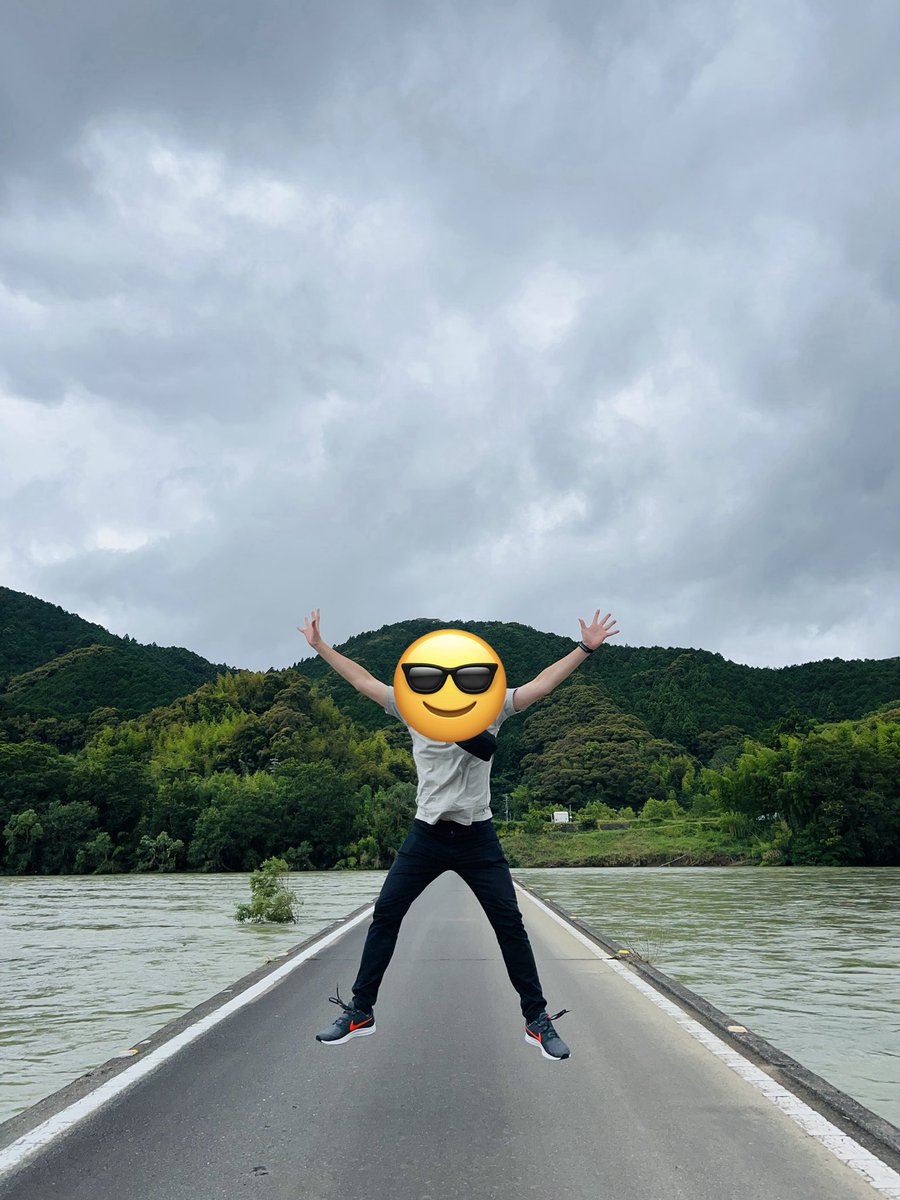 tadada13's tweet photo. おはようございます6月13日

46年前におぎゃーと誕生してこんなに大きくなりました✨

飲み過ぎ食べ過ぎ競馬のやり過ぎに気を付けて健康第一で頑張ります💪

(写真は増水してる佐田の沈下橋で自然の大きさをジャンプで表してます🤣) https://t.co/kVjtHobWm9