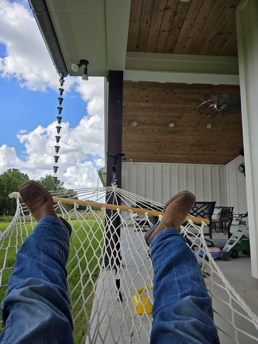JimBouse's tweet photo. It's Friday afternoon...Gig'em. 

It's a rough life but somebody has to do it. https://t.co/5cPL6yI9kA