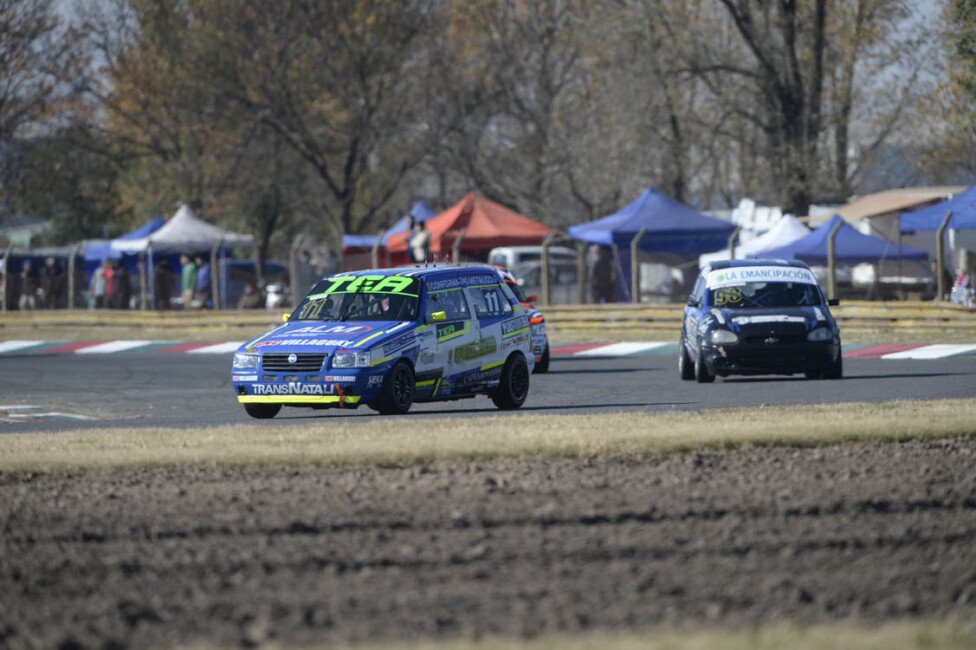 eduronco8's tweet photo. #TurismoCarretera2000 #Rosario #Entrenamiento:
1° Bernado Llaver 1'38"87/100
#Clase2 #TurismoPista #Clasificación1:
1° : Valentino Spinella 1'51"50/100
#Clase1 #TurismoPista #Clasificación1:
1° Pablo Matich 1'54"81/100 https://t.co/xBXTp4aBDH