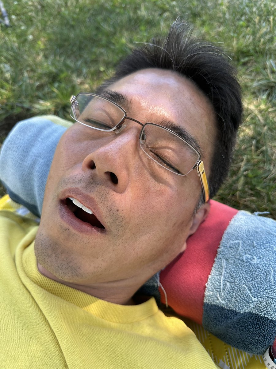 JChunking's tweet photo. 酔っ払って死んでる写真撮られた🤣🤣🤣🤣🤣 https://t.co/B7cFgpSU14