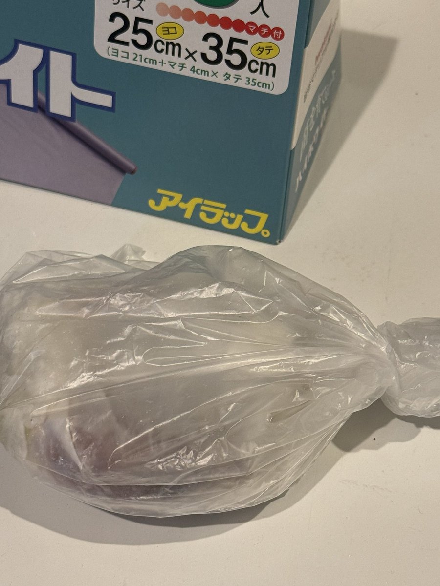 iwatani_yasai's tweet photo. ミョウガのおすすめ冷蔵保存方法

洗ったミョウガを保存容器に入れ
かぶるくらいの水を注いでフタをし
冷蔵庫(野菜室)で保存🙆‍♀️

水を2~3日ごとに替えれば
2週間以上保存できます✨

または
軽く濡らしたキッチンペーパーで包み
アイラップに入れ冷蔵保存でも🆗

こちらは
10日を目安に食べてください😉 https://t.co/550mpkJ1OZ