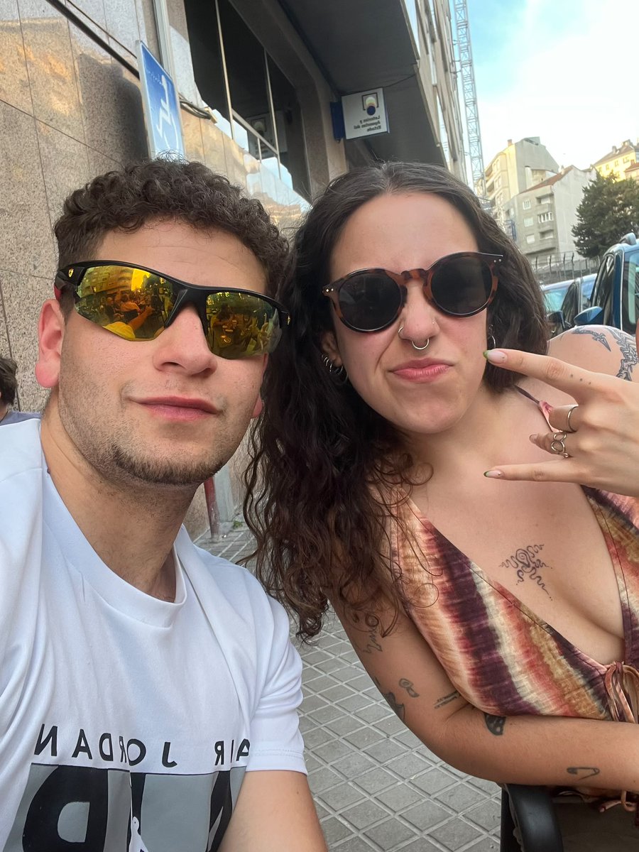 Evenismydad's tweet photo. con la persona con quien más me peleo, mi latina favorita MI HERMANA (salgo guapa na mas por eso las posteo) https://t.co/2yYv7KrlSL