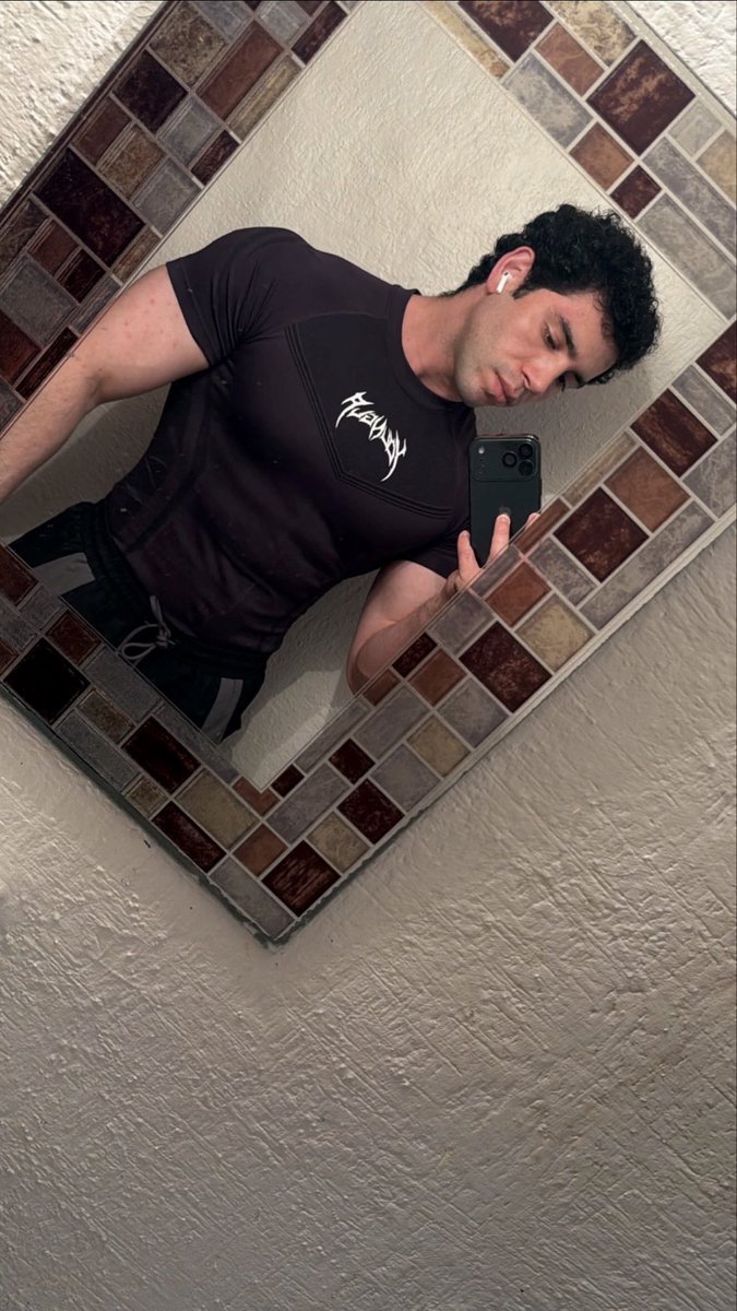 MasterBryaxm4's tweet photo. Destined to be nothing more than a weak pathetic loser at my feet 🤣 https://t.co/XxgQv42R8R