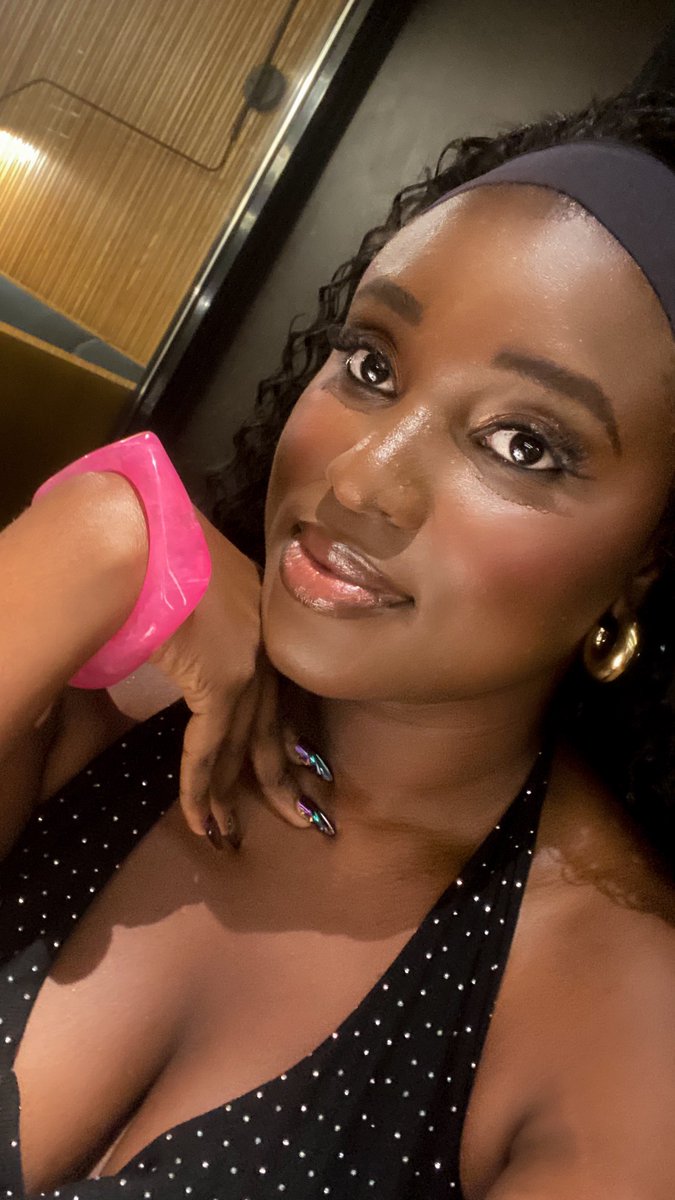 ashantewa1's tweet photo. Being dark skinned >>>> ✨ https://t.co/8tAHeNK4Ko