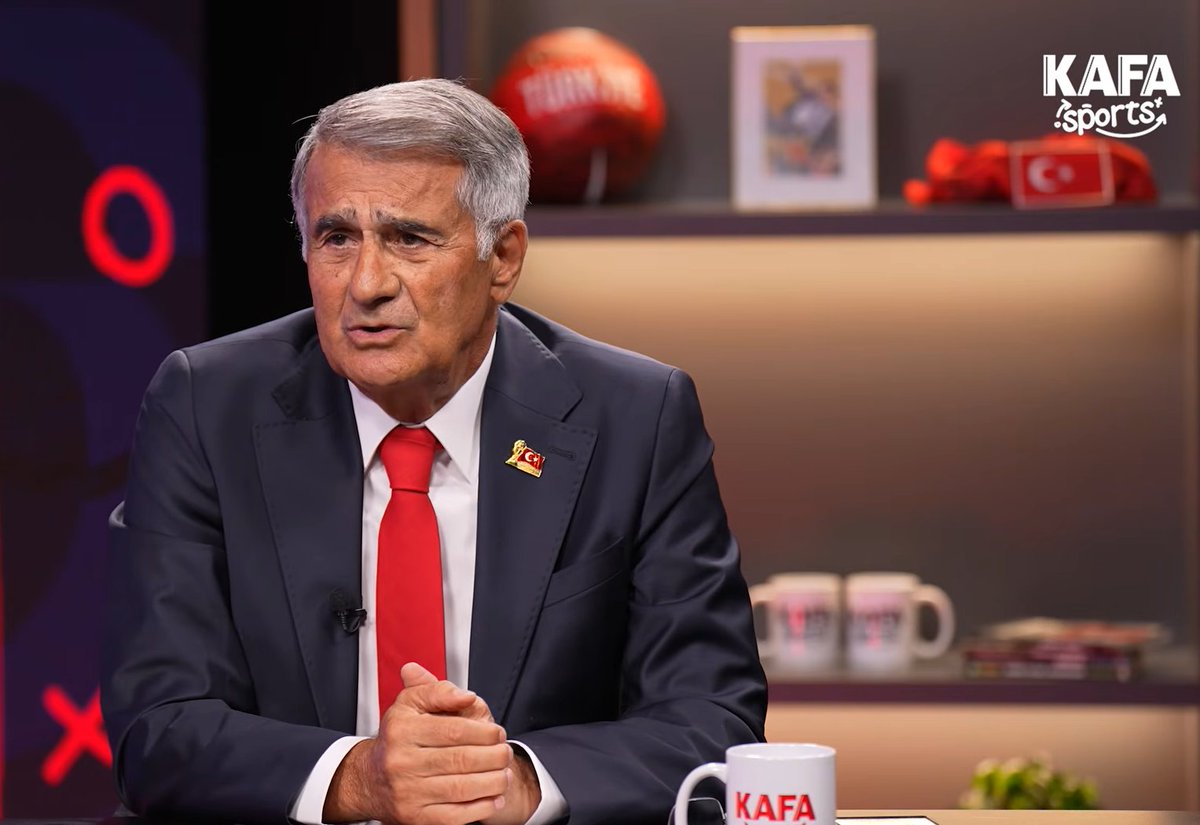 OlayBesiktas's tweet photo. Şenol Güneş: "Bana, 'Hocam bırak bu işleri, torun sev' diyorlar. Ben de düşünüyorum. Sonra bu kez, 'Hocam senin bilgin var, tecrüben var; niye çalışmıyorsun?' diyorlar.

Yapay zekâya sordum; 'Bugünkü Türkiye koşullarında çalışmaman daha doğru' dedi. Yapay zekâyı dinlerim ama sonunda yine kendi bildiğimi okurum."