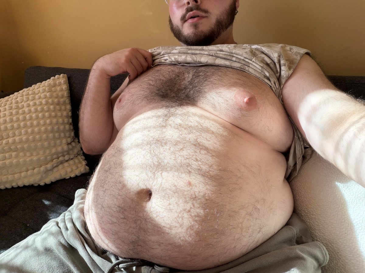seanycub's tweet photo. fresh off work and clocking into #fatboyfriday https://t.co/ZqNrsgjRin