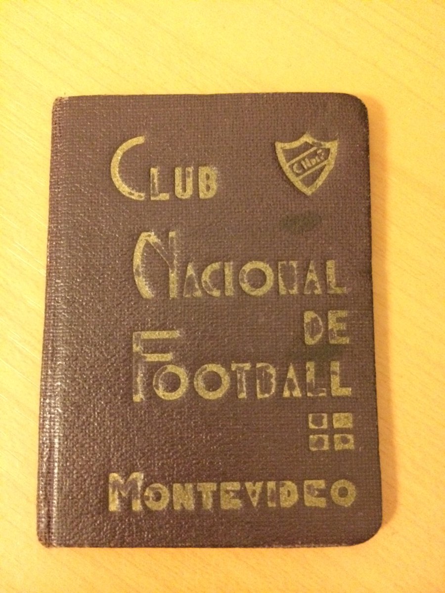BolsoOpinador's tweet photo. @laabdon @trico1899bolso Carnet de socio de mi bisabuelo, quien fue socio fundador y Presidente de nuestro amado Nacional y una “calcomanía” como le decía mi abuelo (hijo del del carnet), de cuando se hizo vitalicio. Tesoritos de mi vida. https://t.co/nllDkK2bQb