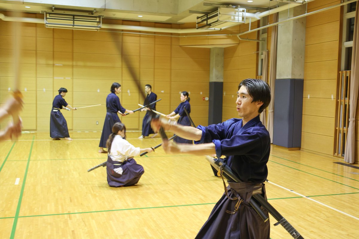 shieikan_'s tweet photo. 天然理心流試衛館の稽古より
見学・体験・入門希望はお気軽に🌸

🔻稽古日
[新宿] 6/17 18時半
[日野] 6/27 13時半
[京都] 6/14,28 13時半

⭐️演武
🟥6/20 龍宮神社（小樽）
🟥7/16 新撰組隊士等慰霊供養祭（壬生寺）

#ならいごと
#古流剣術 #新選組 #新撰組 https://t.co/VbpzjaA5wJ