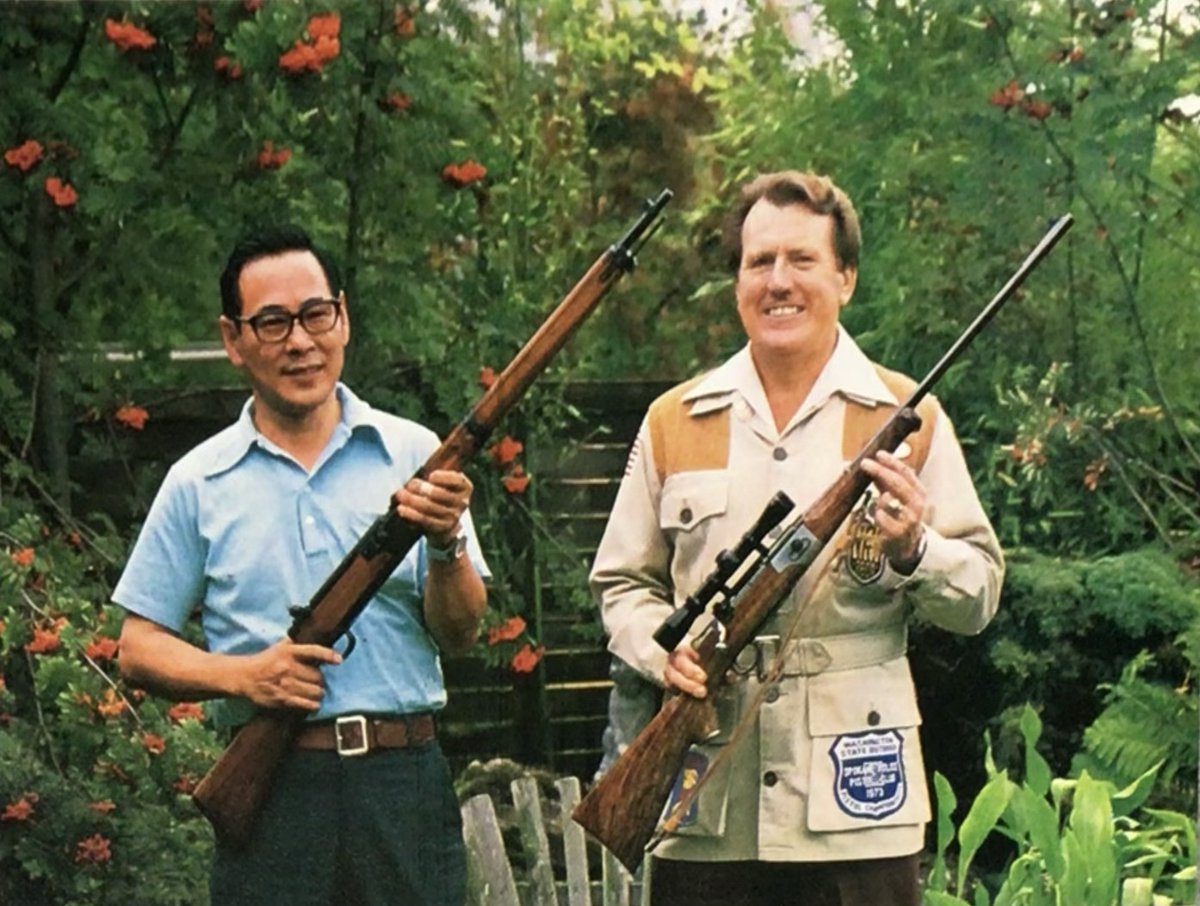 L4xdbBmFLm96386's tweet photo. かつてGUN誌で紹介された二式スポーター。
オレゴン州の日本軍用銃コレクター吉田四郎氏の作品。
吉田氏と友人のバズの2丁が製作された。
そして、形見分けで送られて来た3丁目？の部品。
ステンレス板を、手叩きで加工している。
代々、機械加工を営んでいた家系。
コダックの技術者として、米国に渡った。
その後、米国で300丁のコレクションを数えた。
特にGUN誌で紹介されたコレクションは度肝を抜かれた。
十三年式村田銃から、日本の小銃を毎号紹介。
当時のマニアにとって、目から鱗の企画だった。