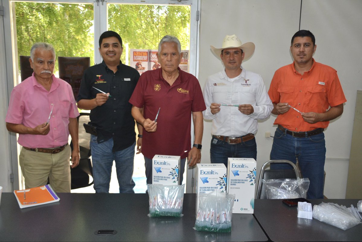 RuralTam_mx's tweet photo. Como parte del compromiso del gobernador Américo Villarreal con las y los ganaderos de Tamaulipas, se realizó la entrega del producto Exzolt en los municipios de El Mante y Altamira para fortalecer las acciones de prevención y control del gusano barrenador del ganado. https://t.co/xAieIM6RPZ