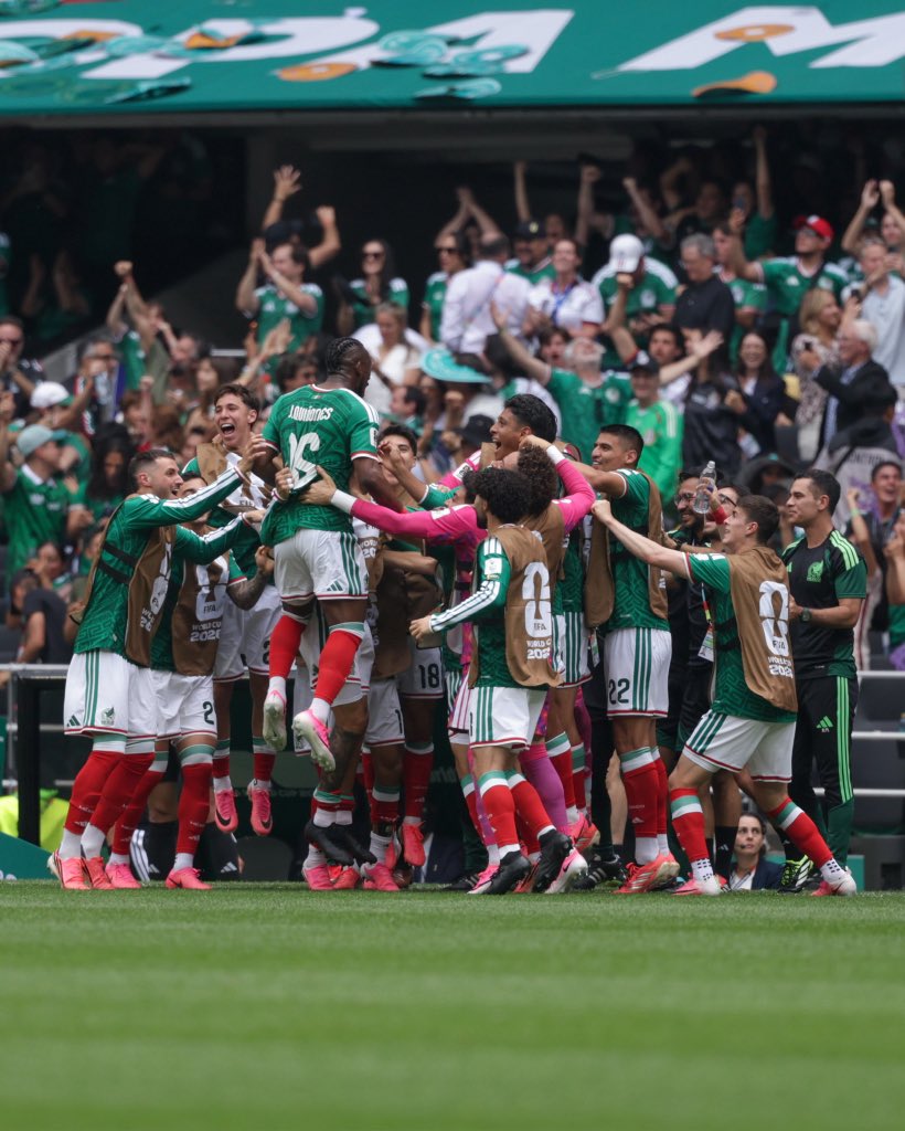 Santgimenez_'s tweet photo. Difícil explicar lo que se vivió ayer... muchas gracias incondicionales, ver a tantas personas unidas por estos colores y sentir la fuerza que generamos entre todos fue algo único!!!! ❤️‍🔥🇲🇽

Esto recién comienza, Sigamos todos juntos.

Y SI SI???? https://t.co/7TJeoyttrd