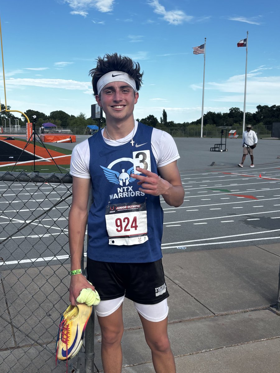 BelieveTrackTX's tweet photo. Let’s go @maxtlopz 1st 400H race ever and we qualify for the finals! 59.38 https://t.co/nw9SbGbS1U